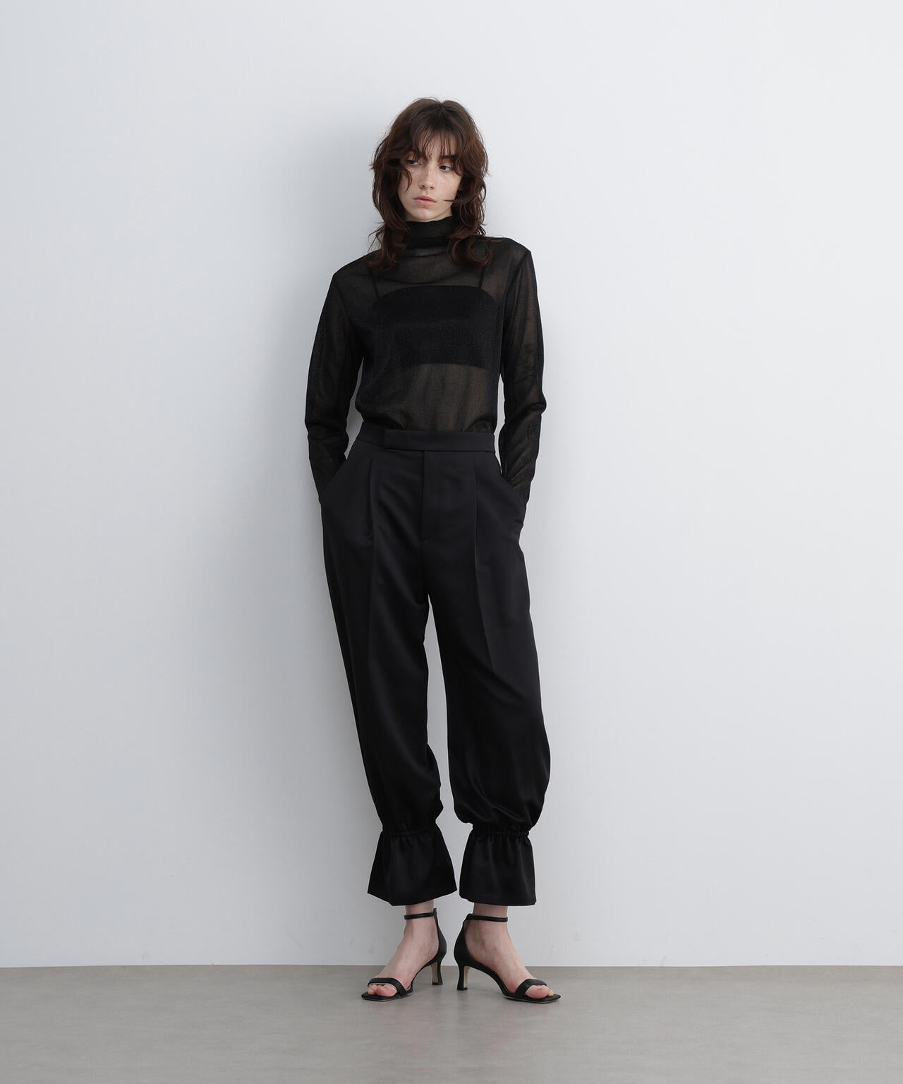 UNiPH＞テクスチャーサテンパンツ | ADORE（アドーア） ｜【公式】通販