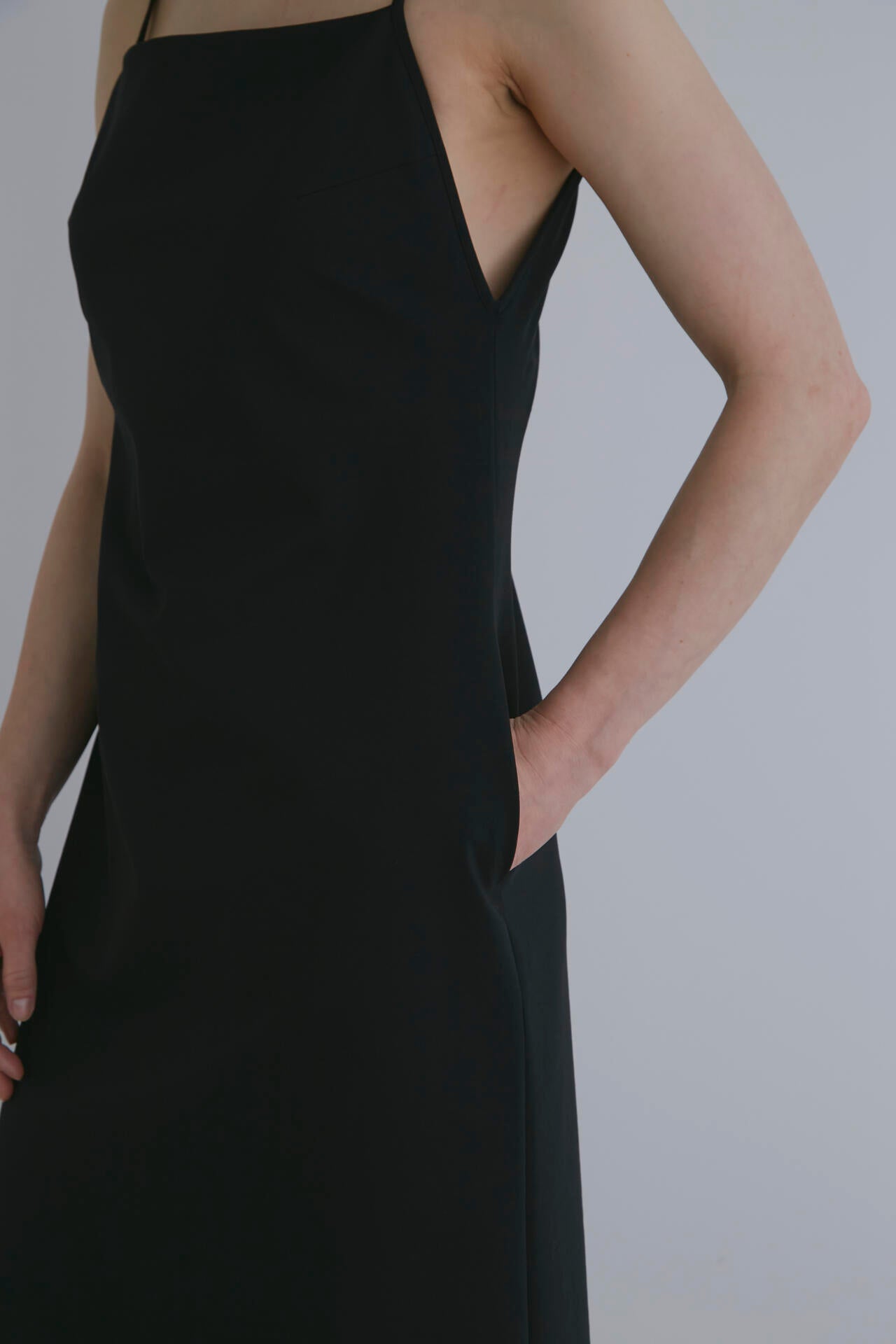 ハイストレッチポンチカップインキャミソールドレス | LE PHIL（ル