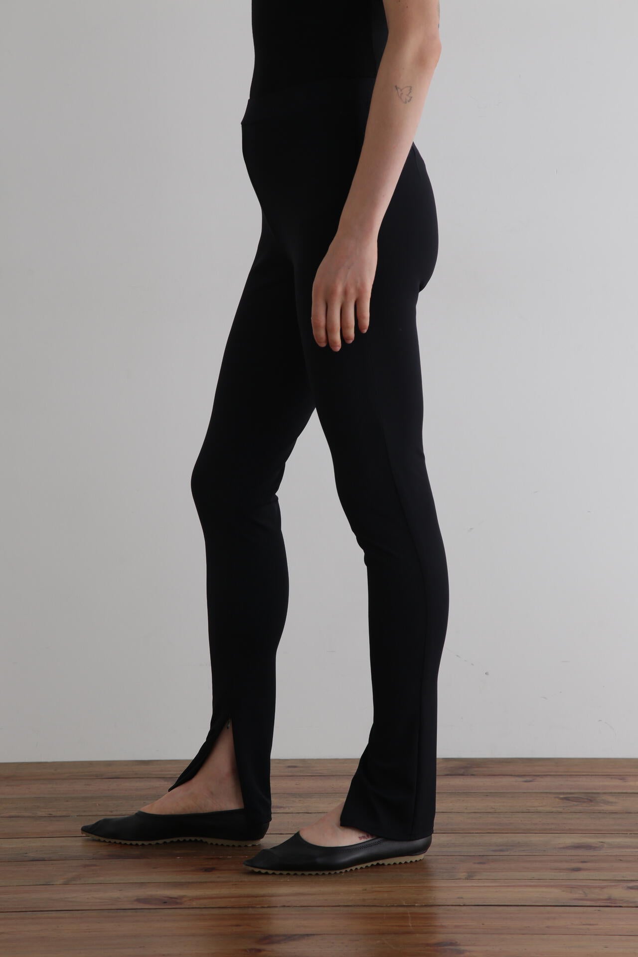 美品】ルフィル ハイストレッチ レギンスパンツ 裾ジップ 近年モデル  