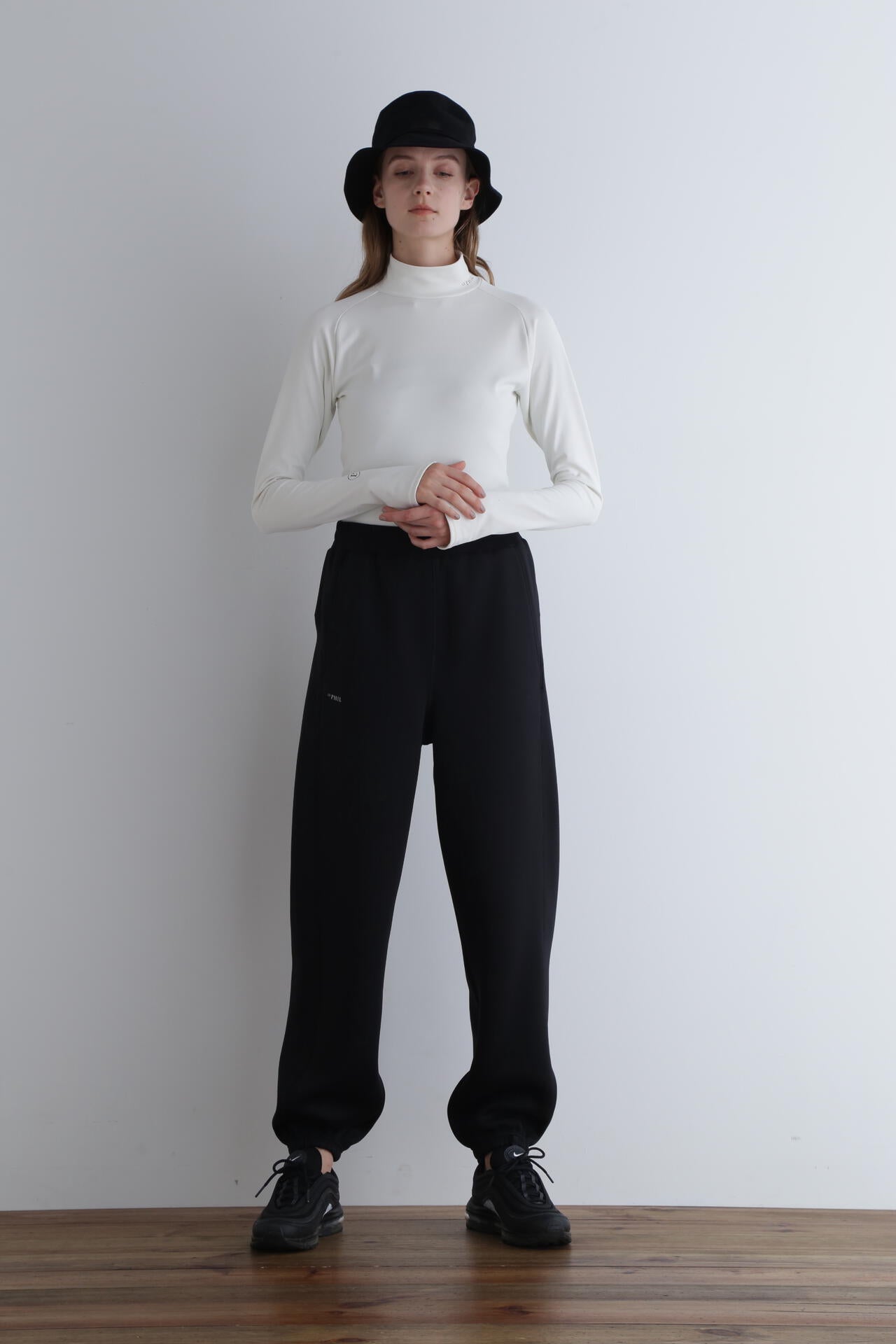 LE PHIL SPORTS》テックダンボールパンツ | LE PHIL（ル フィル