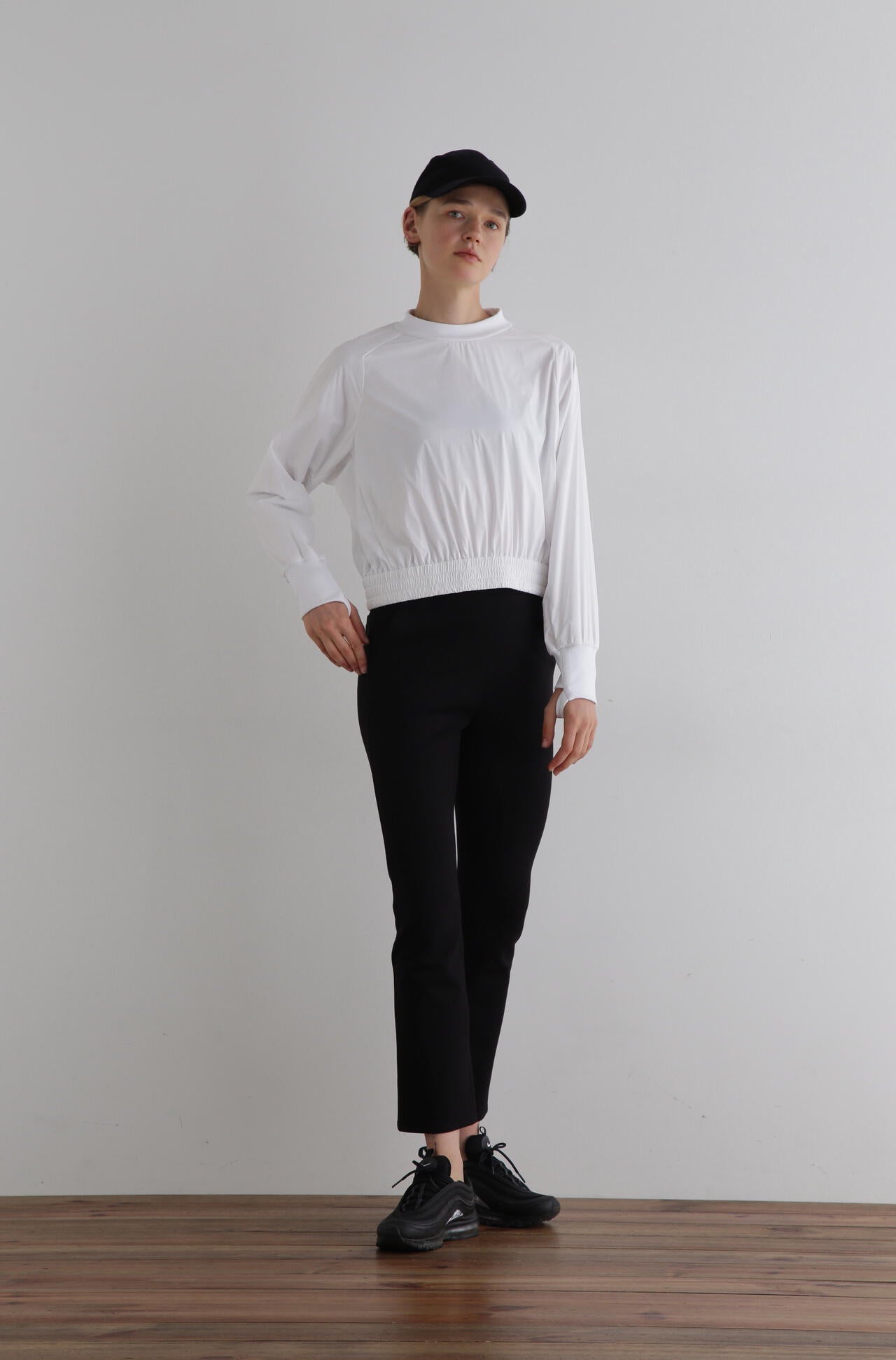 メ*1様 【新品未使用】LE PHIL SPORTS プルオーバー LE PHIL SPORTS》バック裏毛コンビショートプルオーバー | LE PHIL（ル