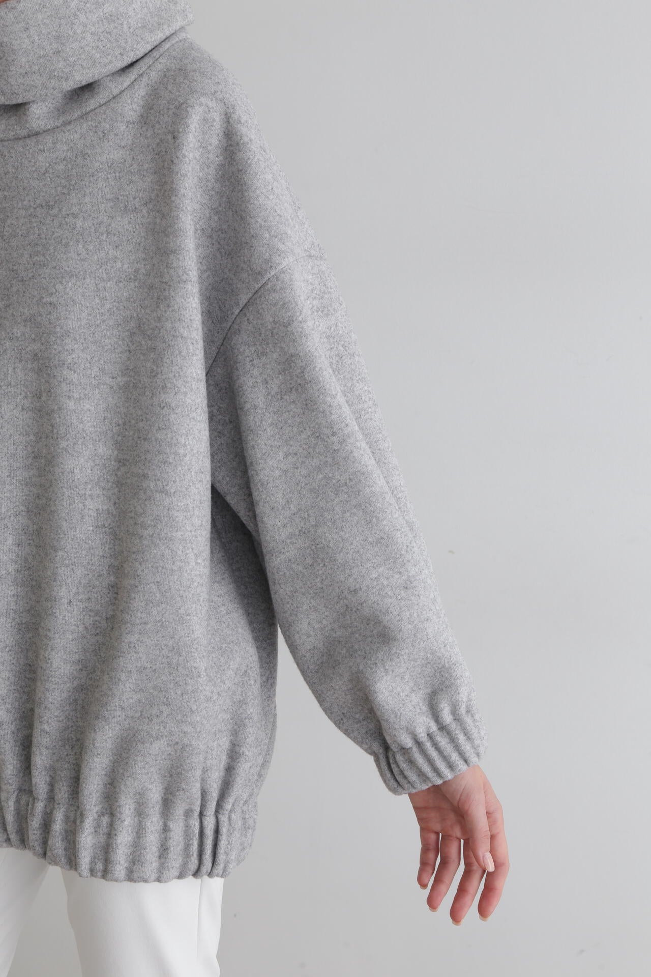 美品　未使用　LE PHIL. グレー ハイネック ジッパー スウェット ニードルパンチジャージーハイネック | LE PHIL（ル フィル） ｜【公式