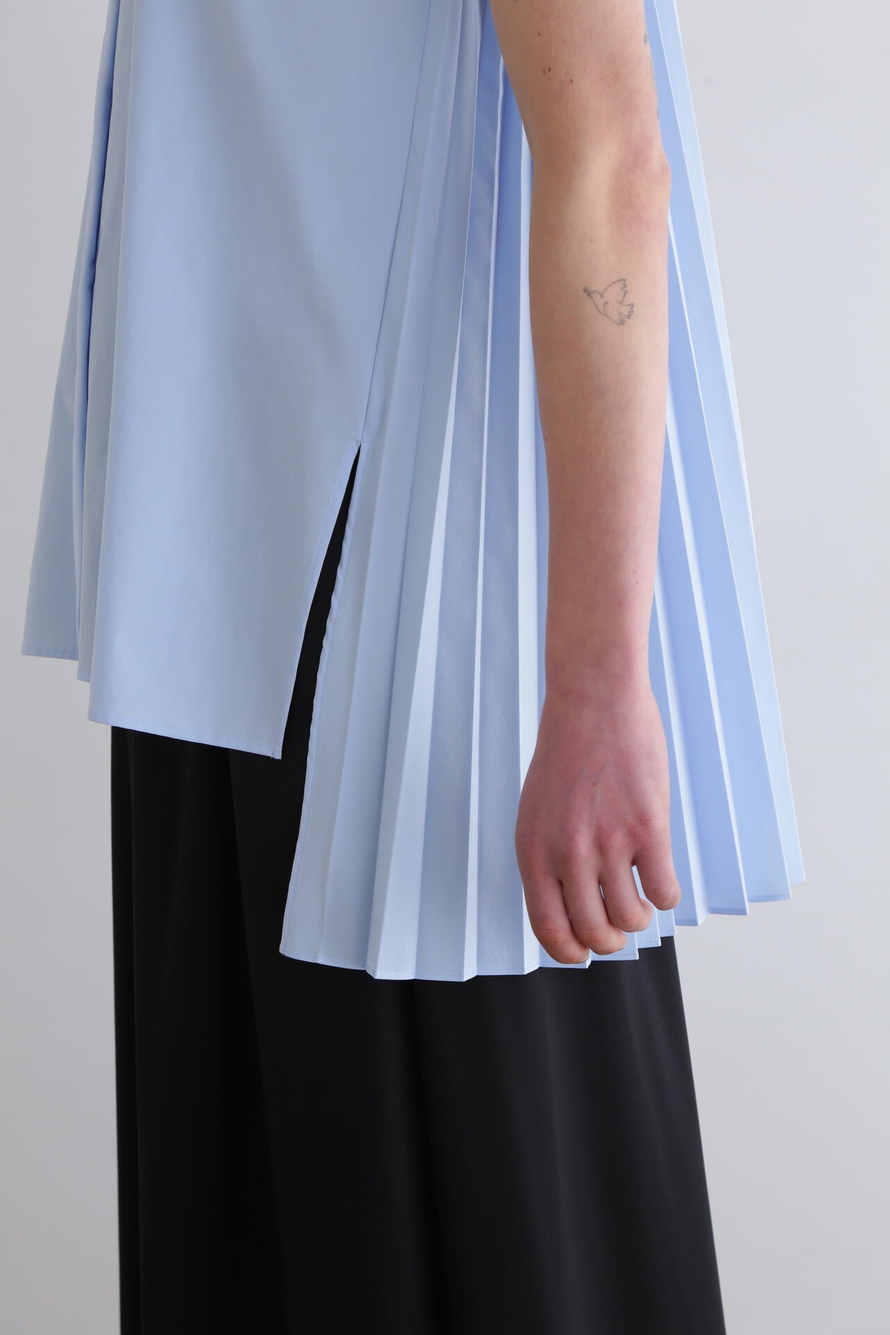 SOLOTEXブロードバックプリーツブラウス | LE PHIL（ル フィル