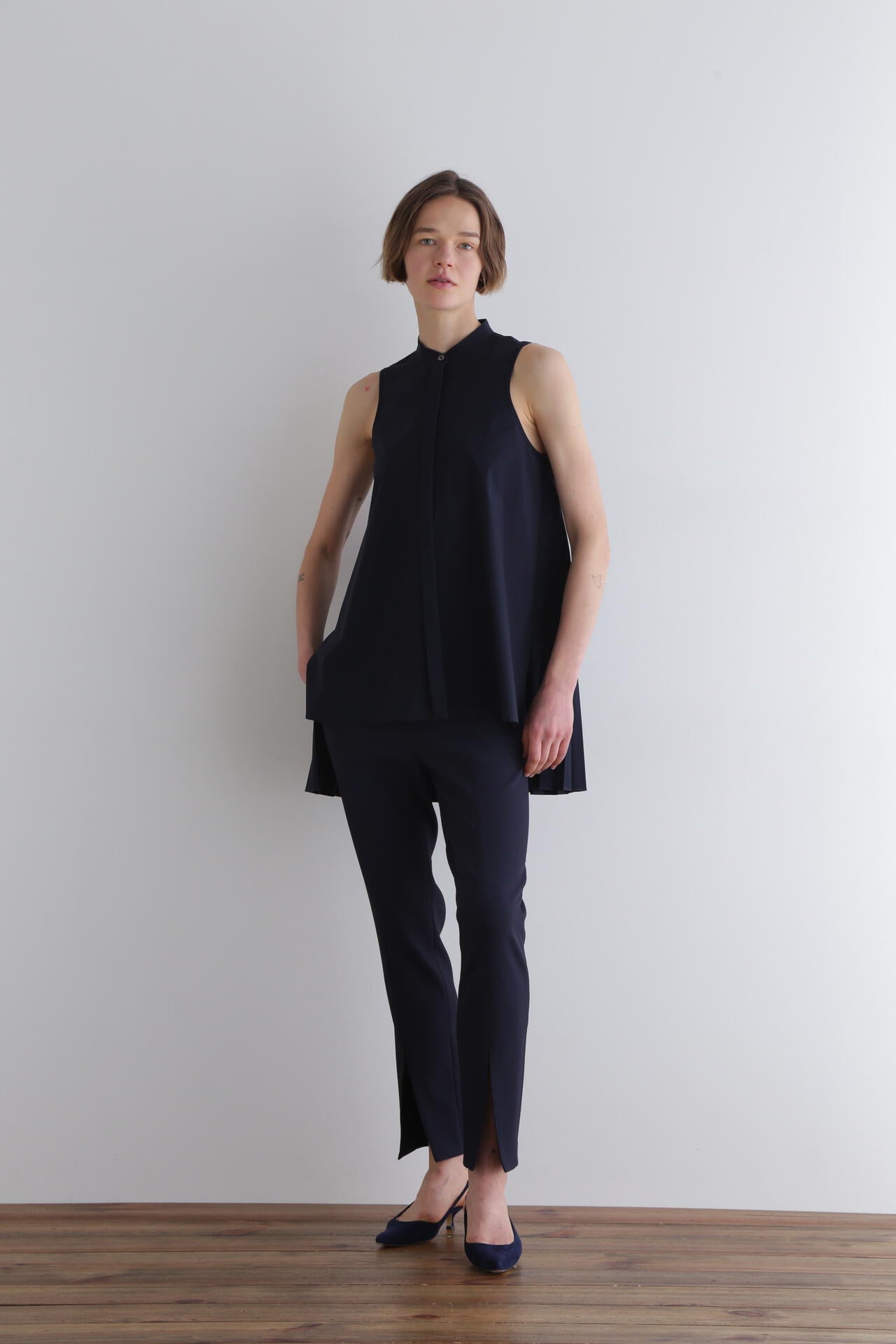 美品✨ルフィル バックプリーツブラウス シャツ トップス グレー SOLOTEXブロードバックプリーツブラウス | LE PHIL（ル フィル