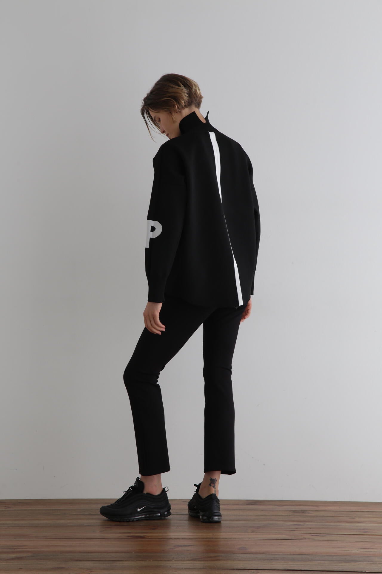 LE PHIL レタードニット タートルネックニット プルオーバー ブラック LE PHIL SPORTS》レタードニット | LE PHIL（ル フィル） ｜【公式