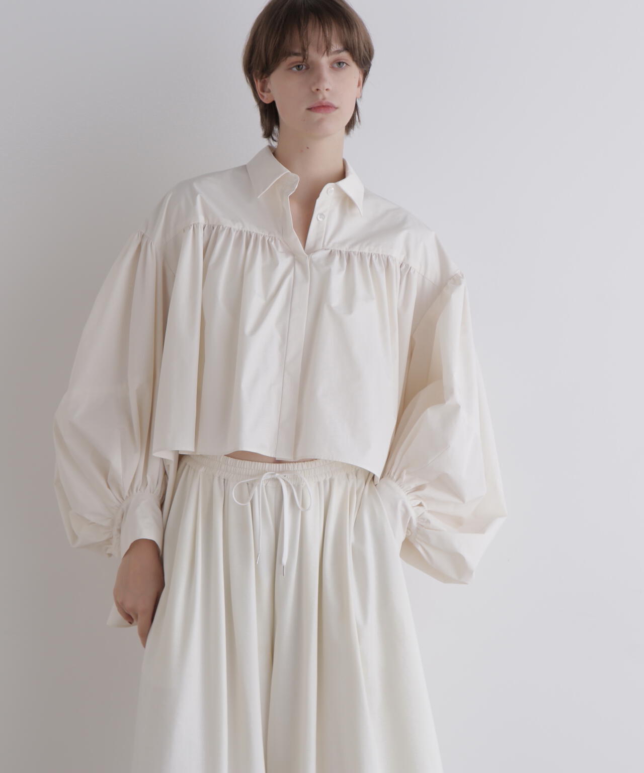 クリスピータフタギャザーブラウス | LE PHIL（ル フィル） ｜【公式