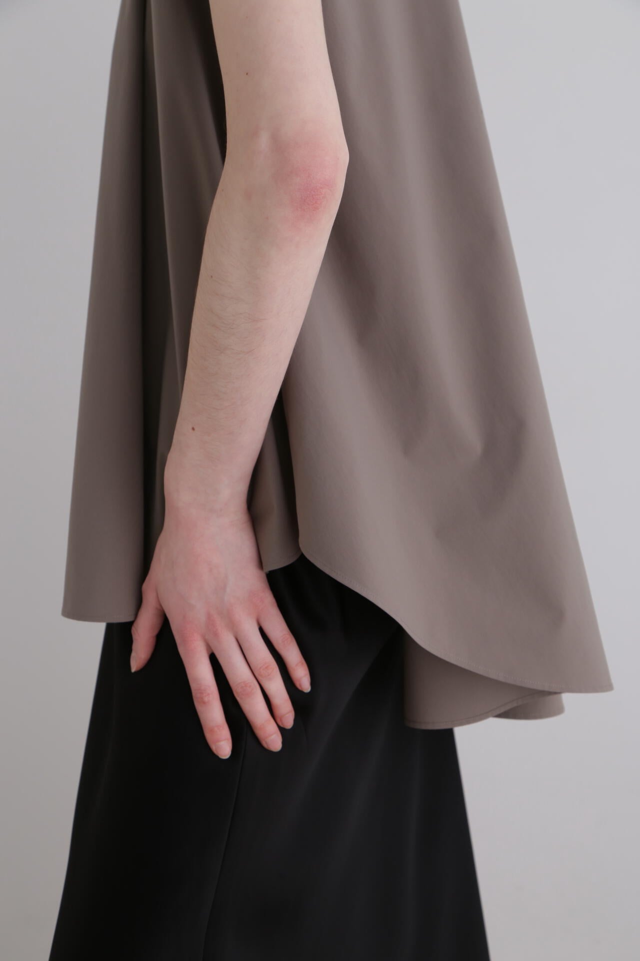 SOLOTEXノースリーブブラウス | LE PHIL（ル フィル） ｜【公式】通販