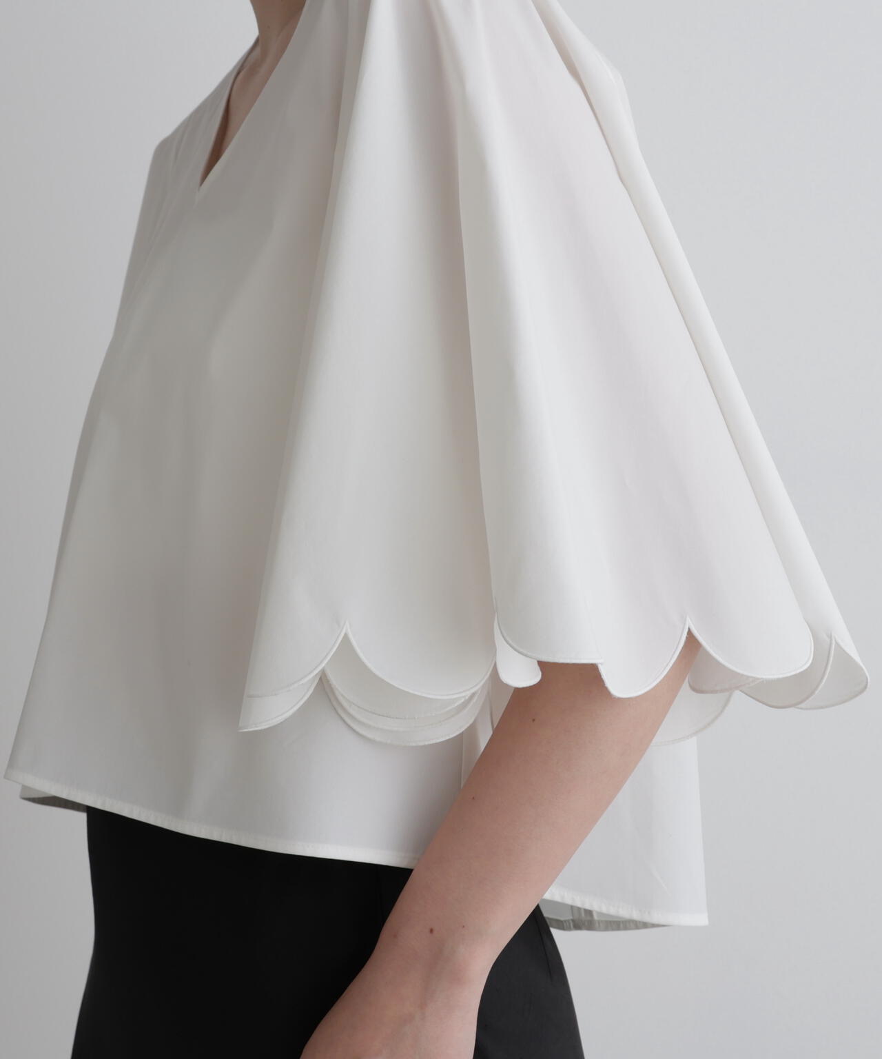 LE PHIL / ルフィル フレアスリーブトップ　ホワイト　白 LE PHIL / ルフィル フレアスリーブトップ ホワイト 白