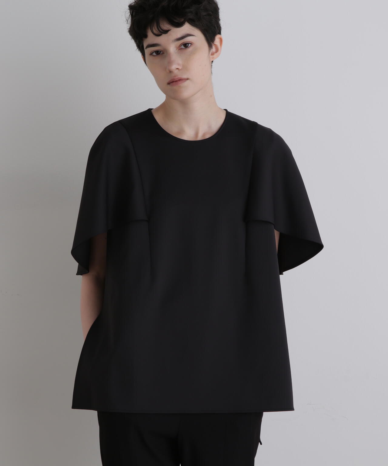 ライトダンボールケープブラウス