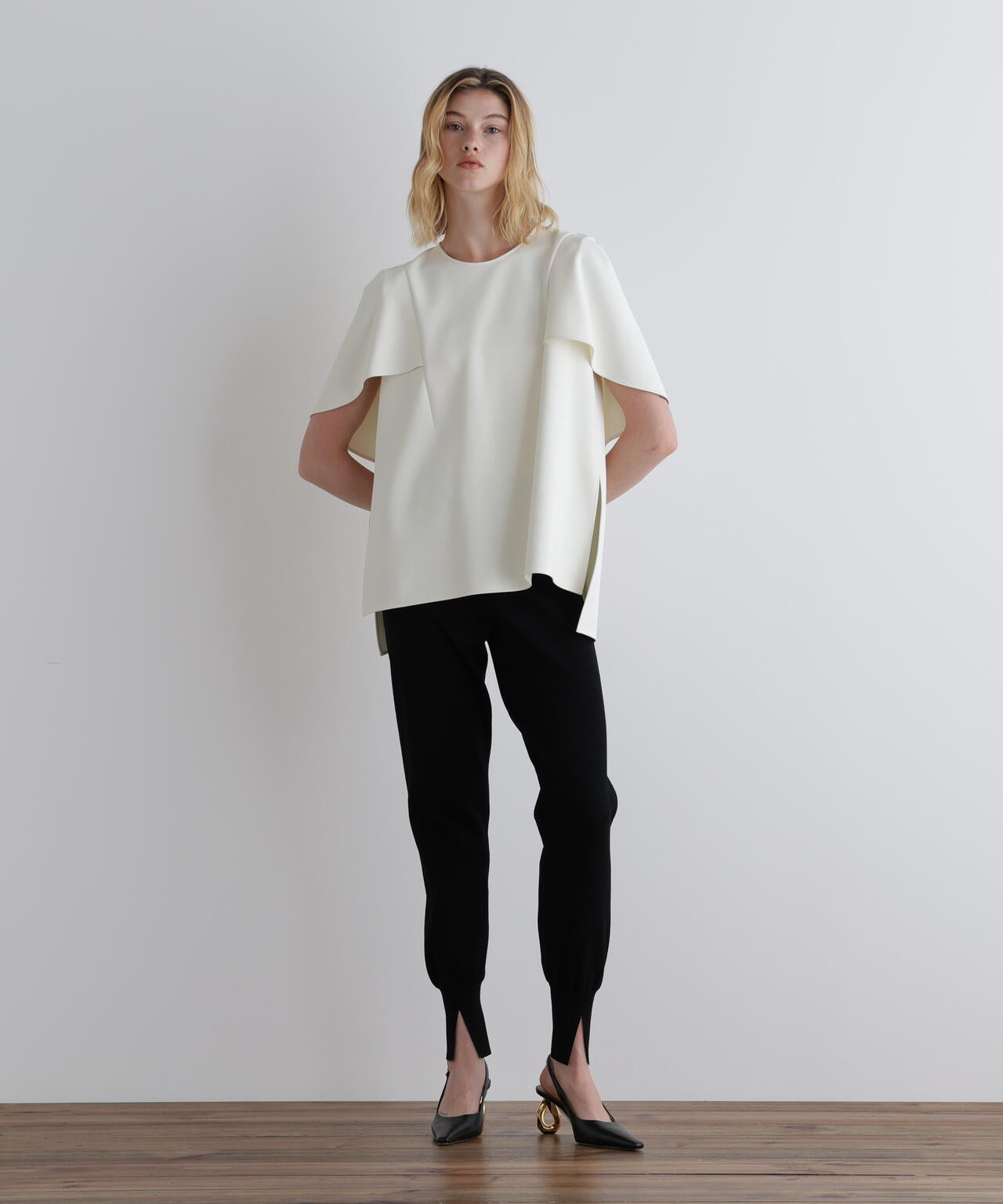 ライトダンボールケープブラウス