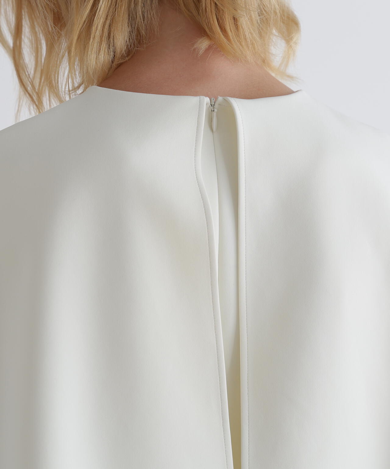 ライトダンボールケープブラウス