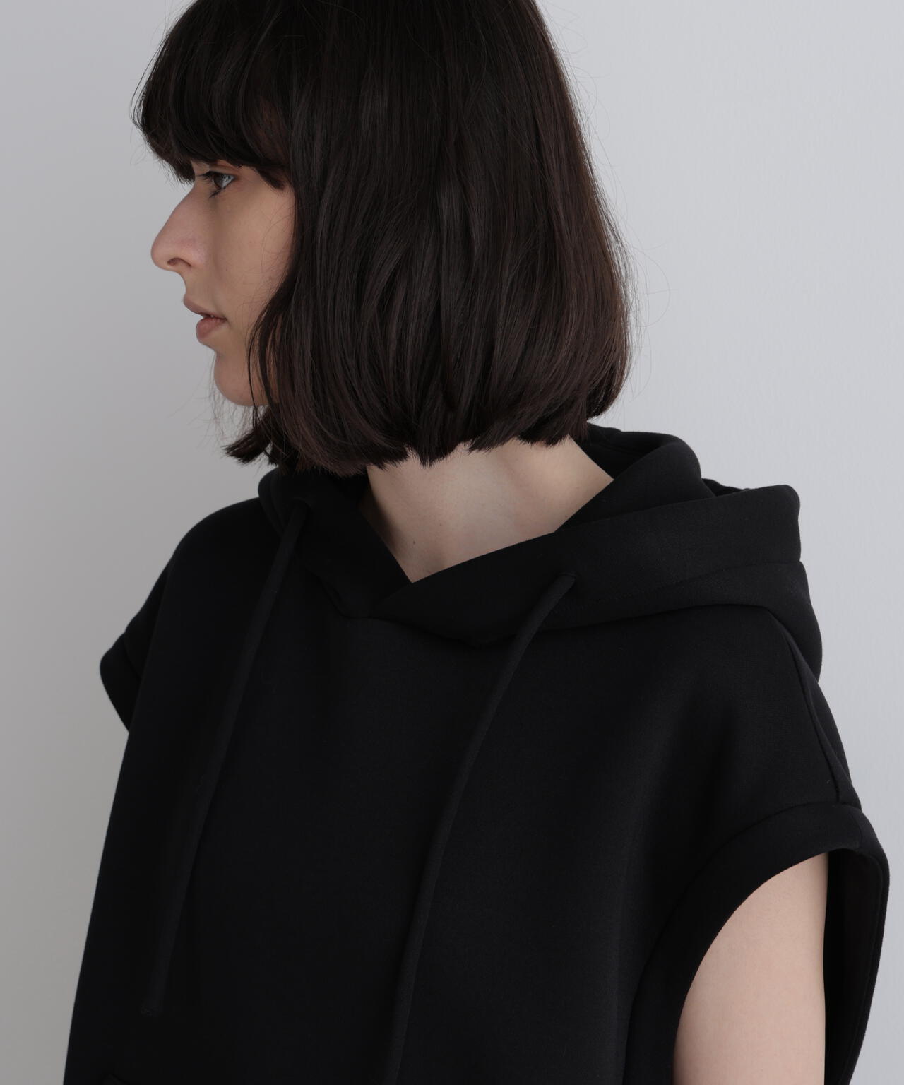 《LE PHIL SPORTS》テックダンボールノースリフーディ