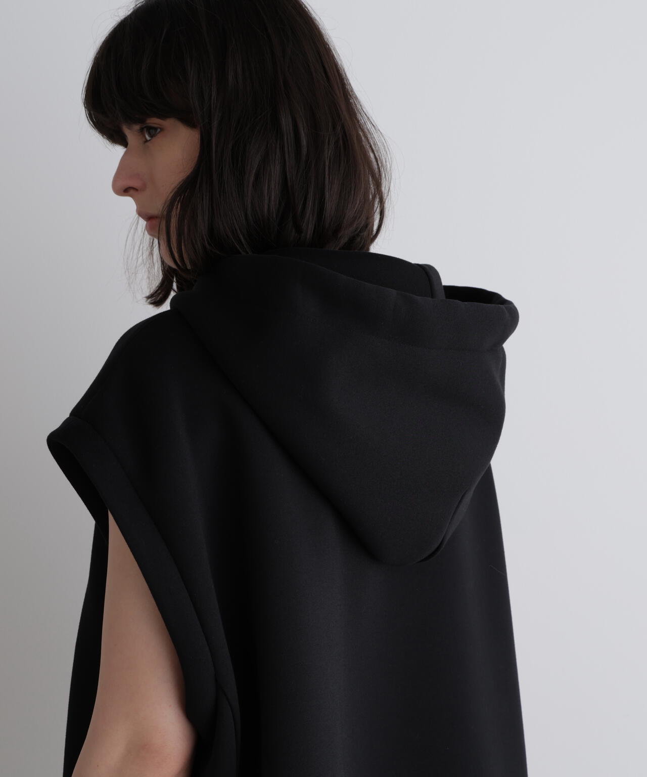 《LE PHIL SPORTS》テックダンボールノースリフーディ