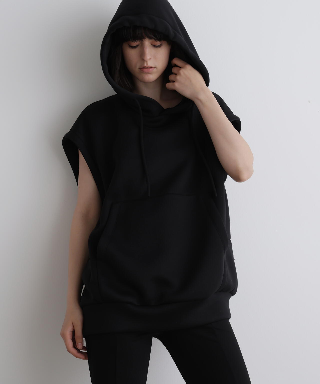 《LE PHIL SPORTS》テックダンボールノースリフーディ