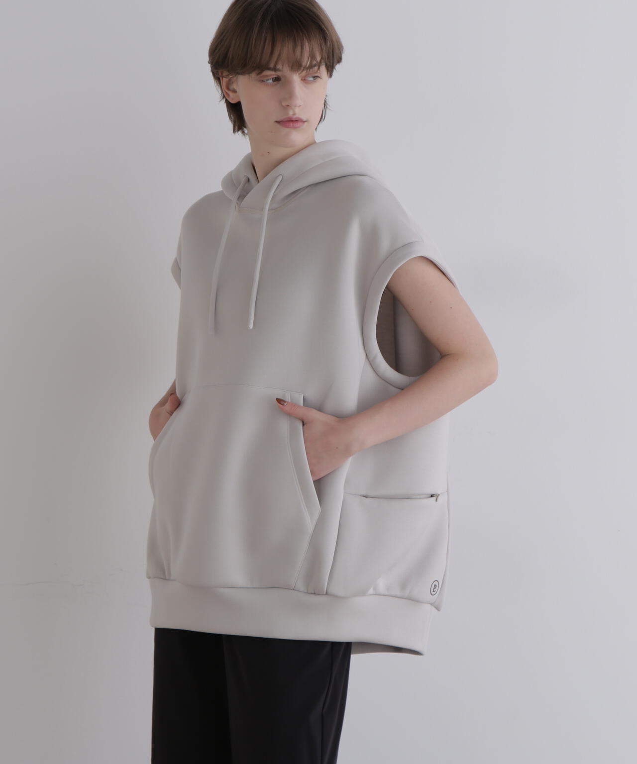 《LE PHIL SPORTS》テックダンボールノースリフーディ