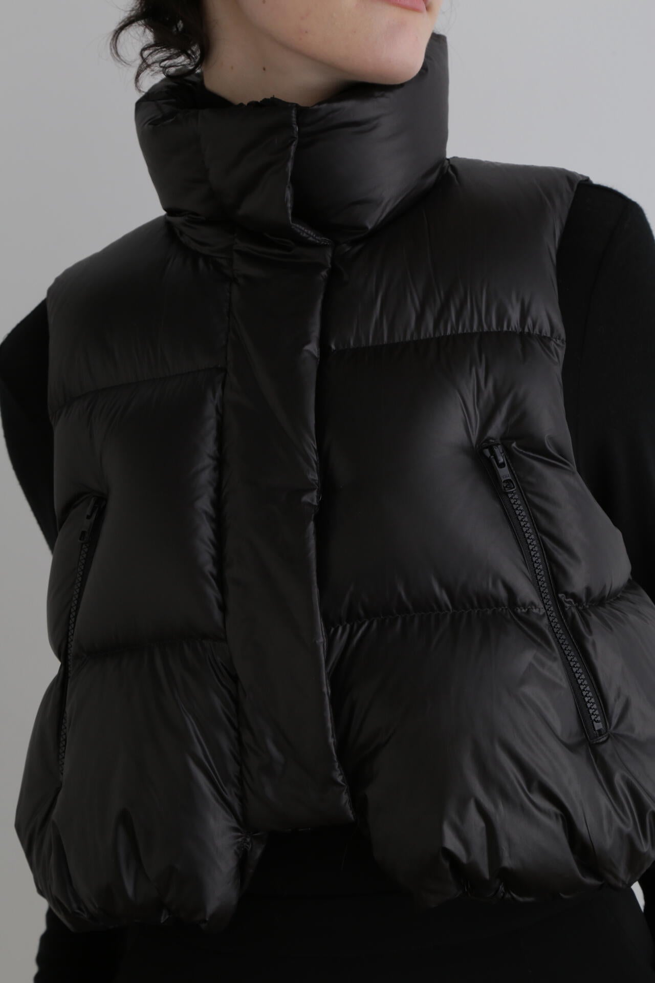 リバーシブルボリュームダウンベスト