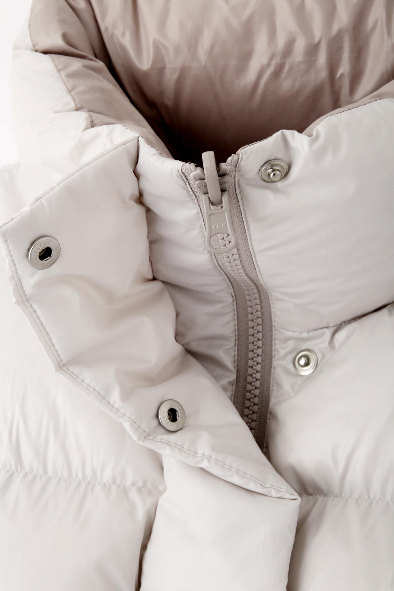 リバーシブルボリュームダウンベスト