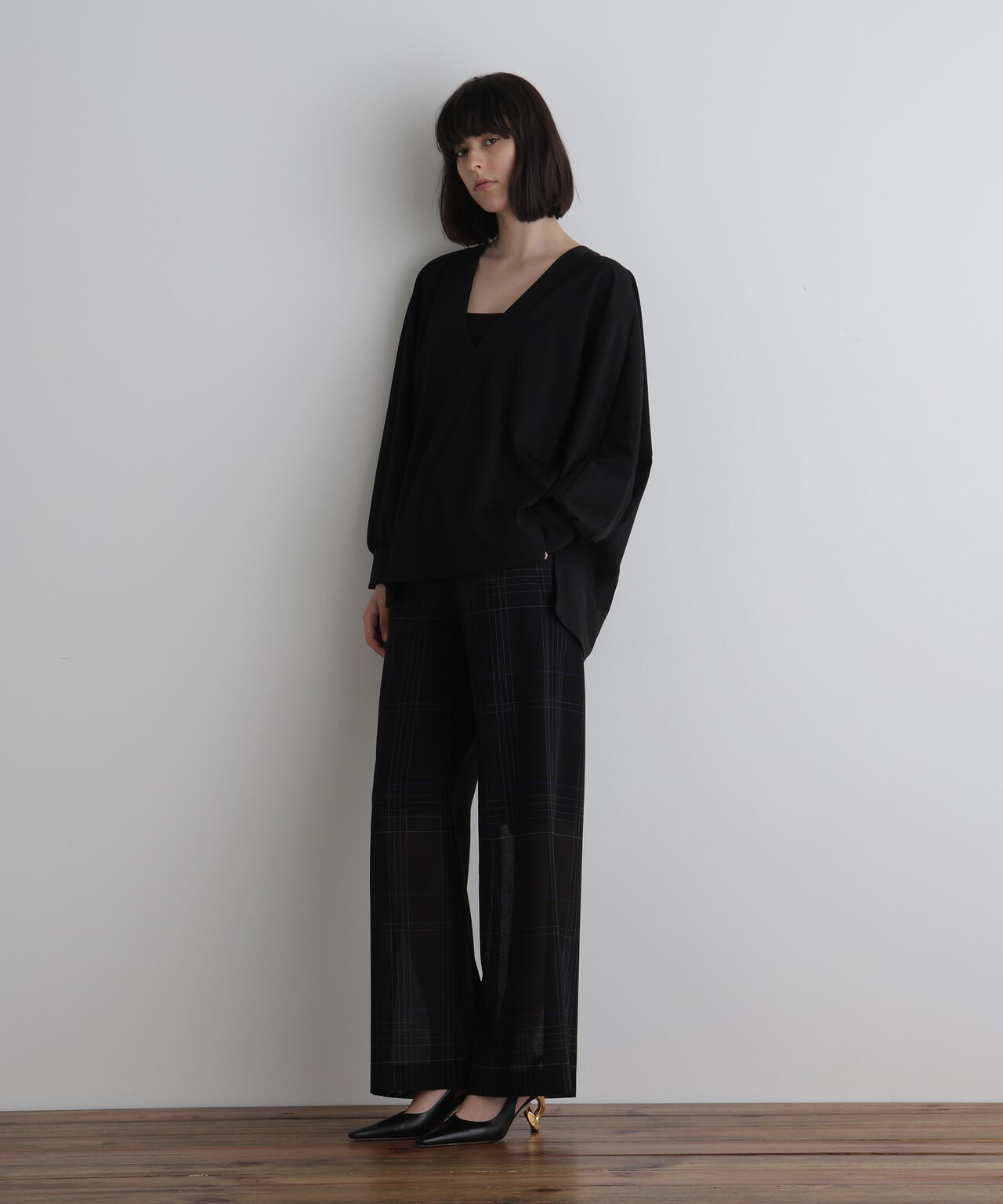 コンパクトポンチVネックプルオーバー