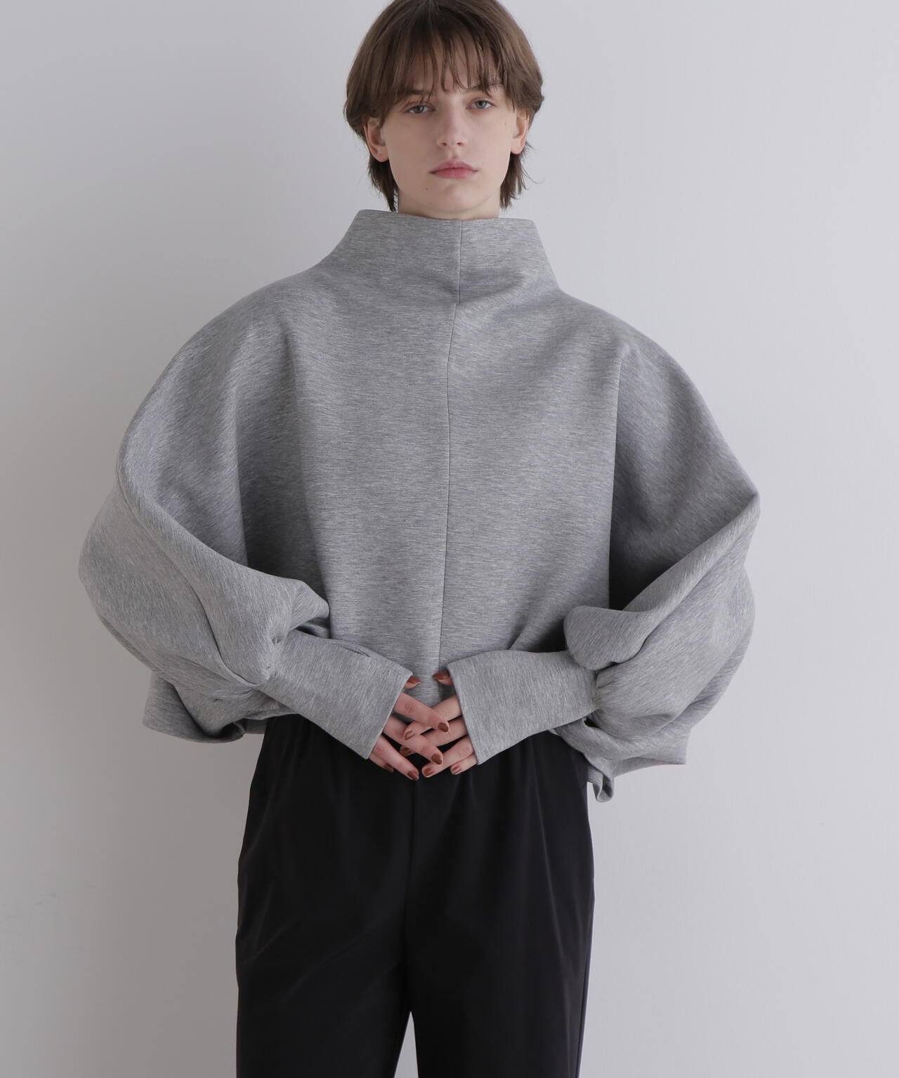 《LE PHIL SPORTS》ライトダンボールショート丈プルオーバー