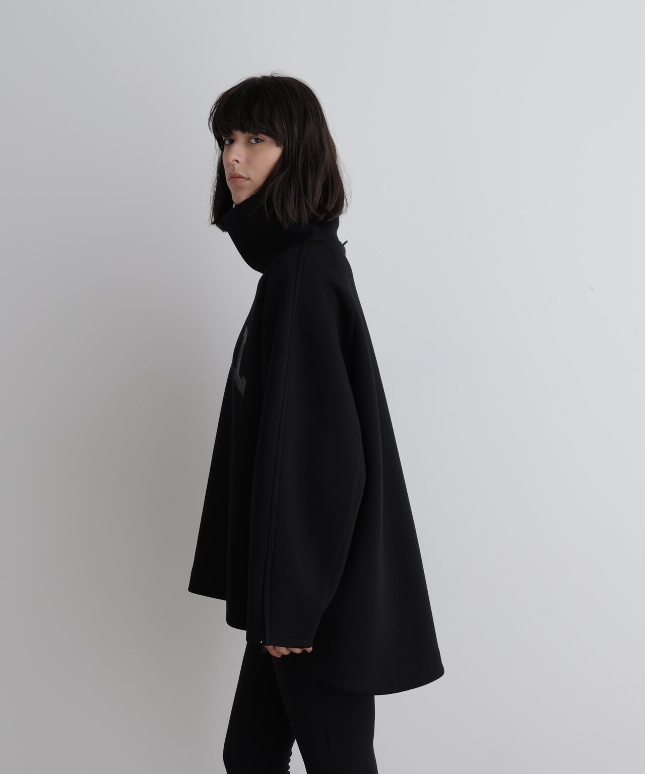 LE PHIL SPORTS》ライトダンボールレタードプルオーバー | LE PHIL（ル