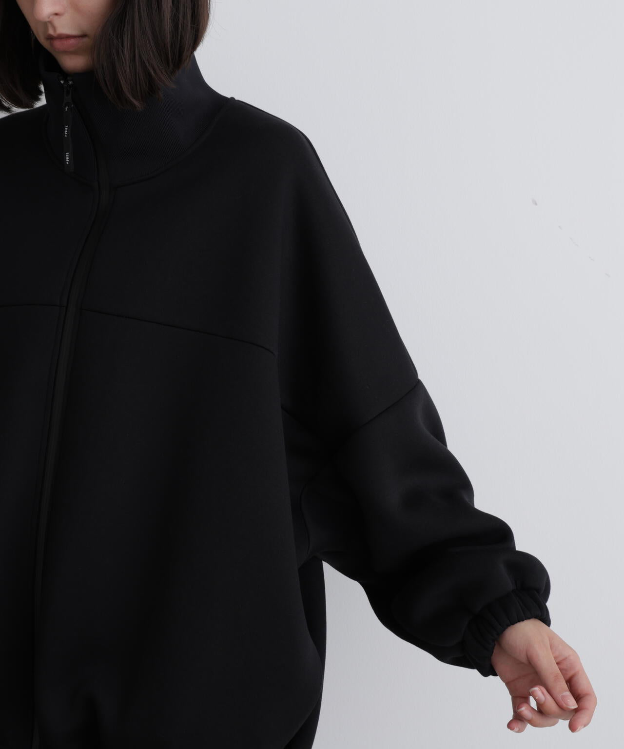 《LE PHIL SPORTS》テックダンボールスタンドカラーブルゾン