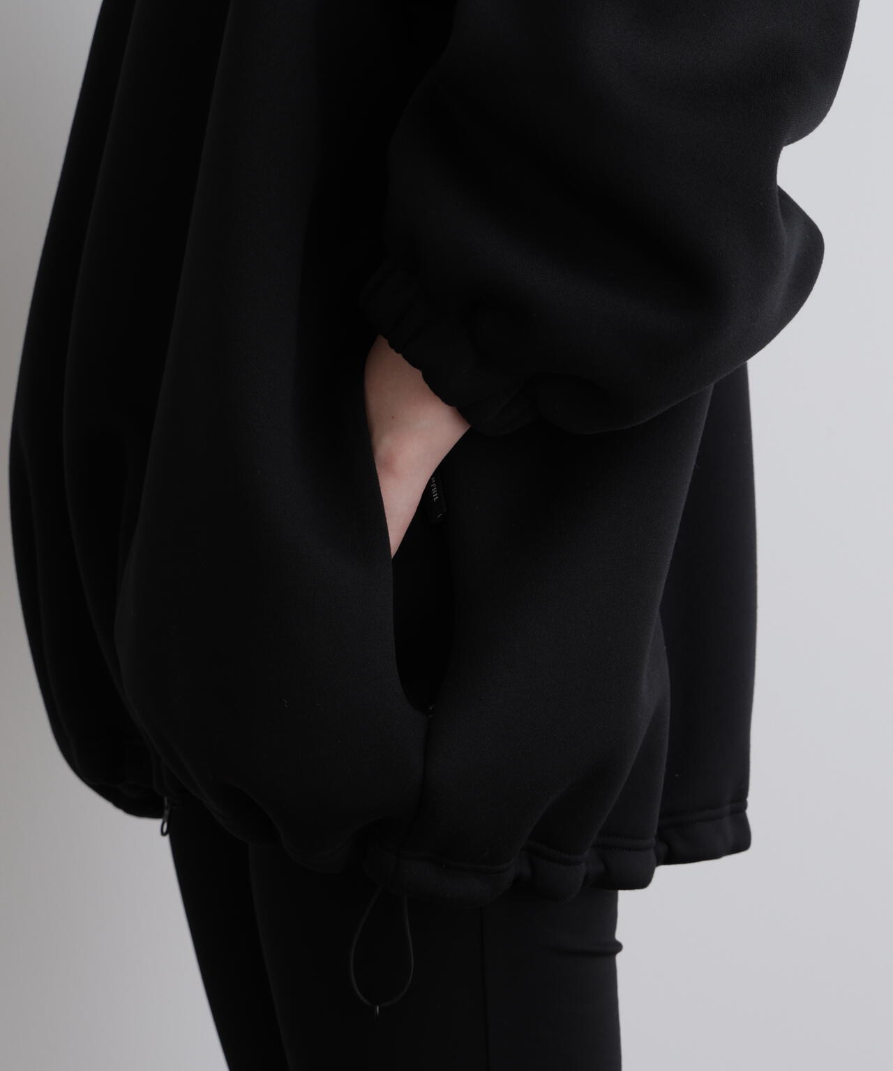 《LE PHIL SPORTS》テックダンボールスタンドカラーブルゾン