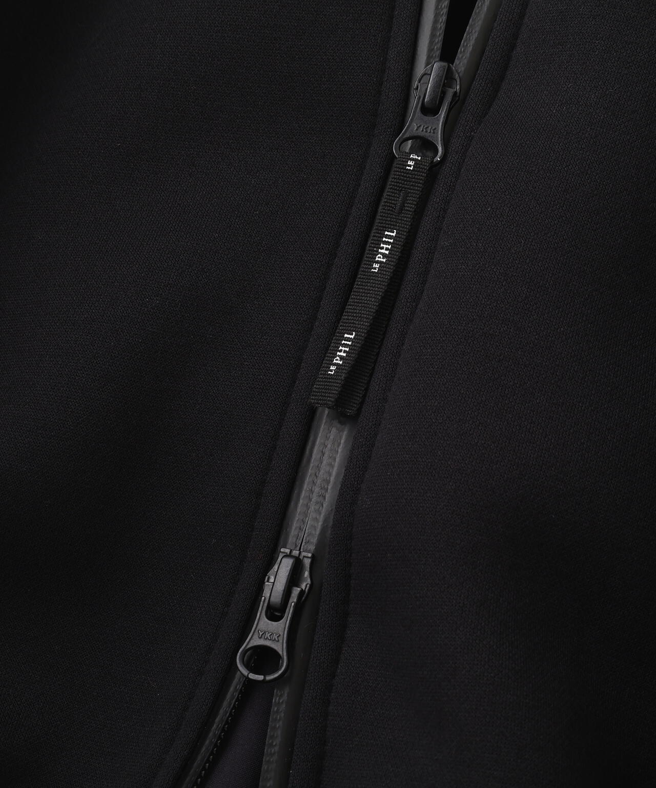 《LE PHIL SPORTS》テックダンボールスタンドカラーブルゾン