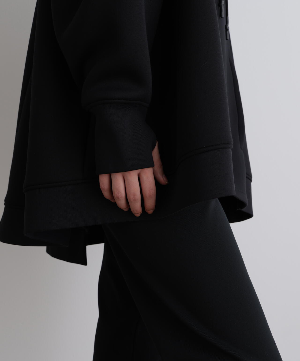 《LE PHIL SPORTS》テックダンボールジャージフーディ