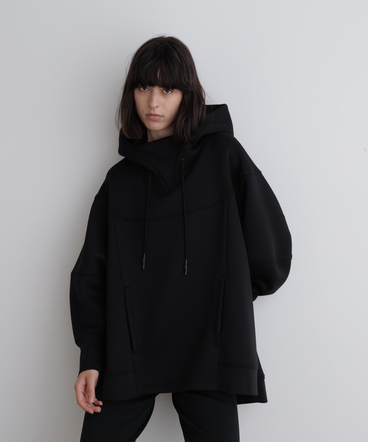 《LE PHIL SPORTS》テックダンボールジャージフーディ