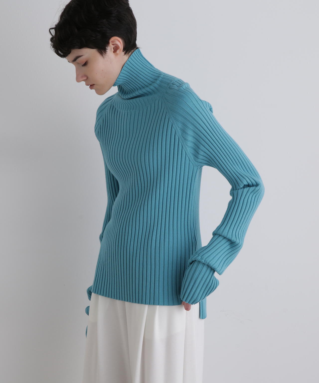 美品✨LE PHIL　ルフィル　ハイネックスキントップ　カシミヤ混　リブニット 美品✨LE PHIL ルフィル ハイネックスキントップ カシミヤ混