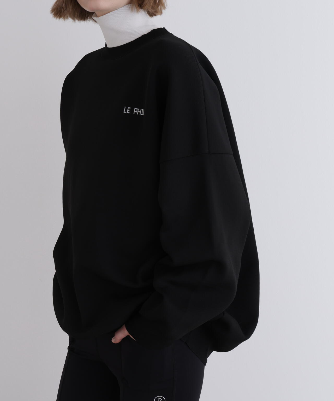 《LE PHIL SPORTS》レタードハイネックニット