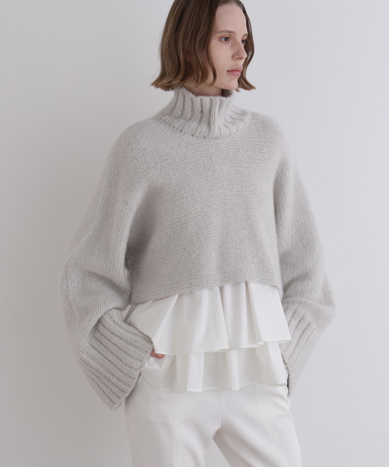 タートルネックプルオーバーニット