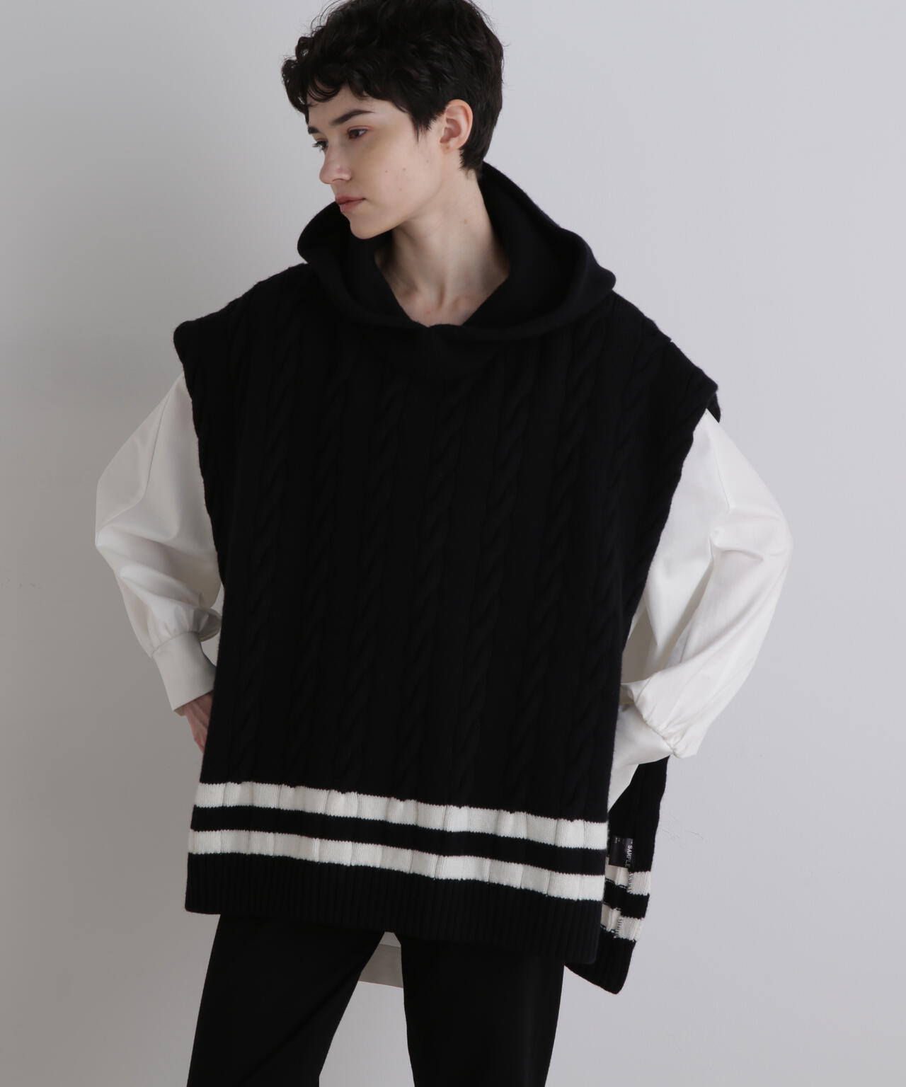 ウールミドルゲージケーブルニット