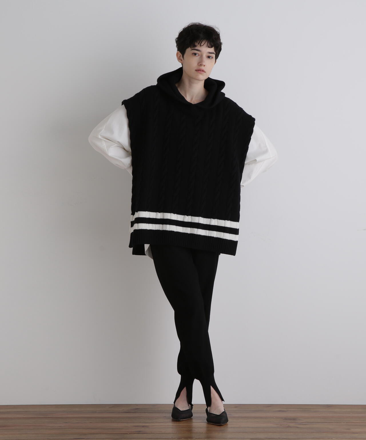 ウールミドルゲージケーブルニット