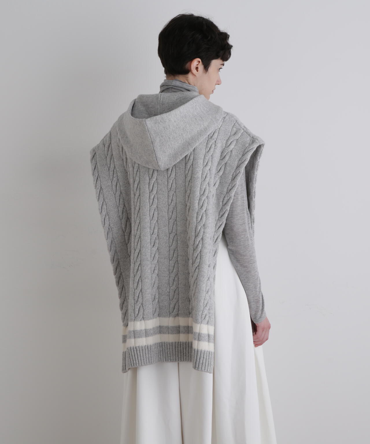 ウールミドルゲージケーブルニット