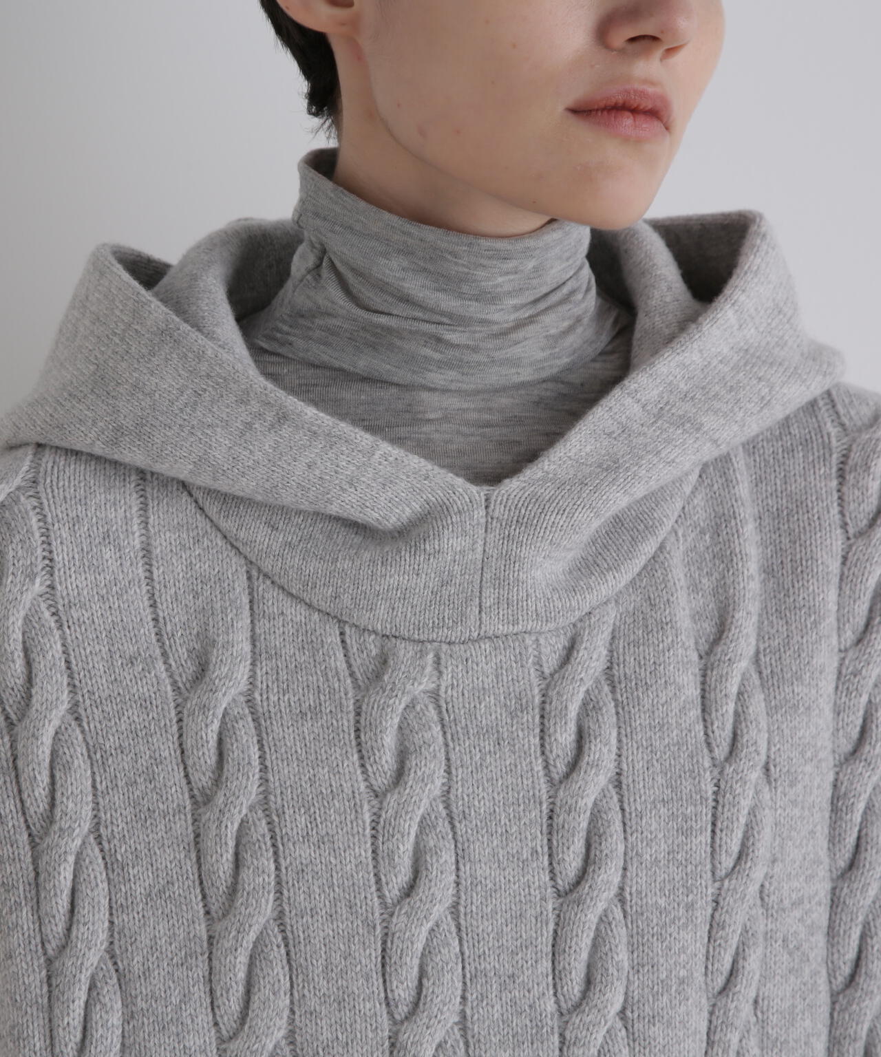 ウールミドルゲージケーブルニット