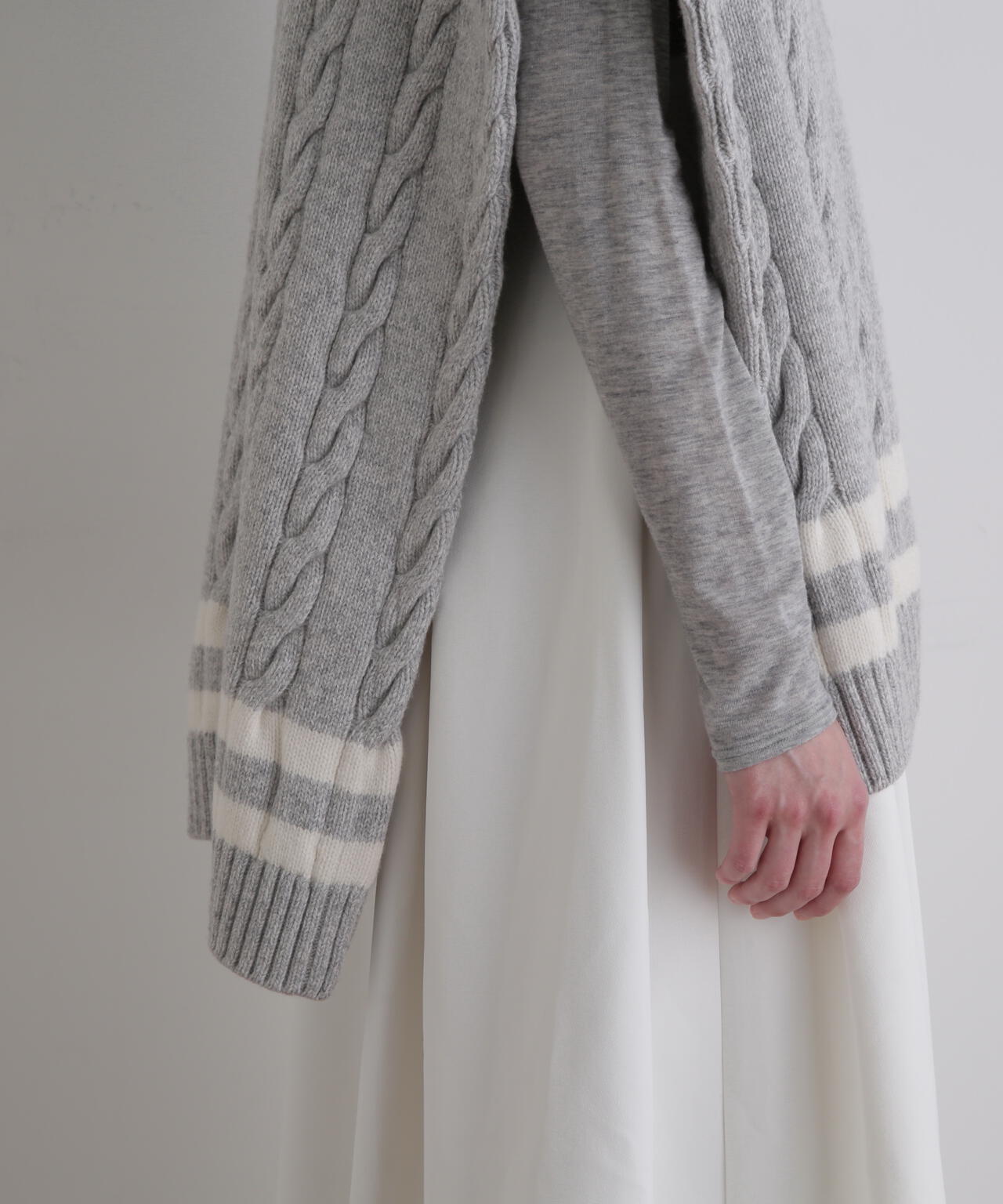 ウールミドルゲージケーブルニット