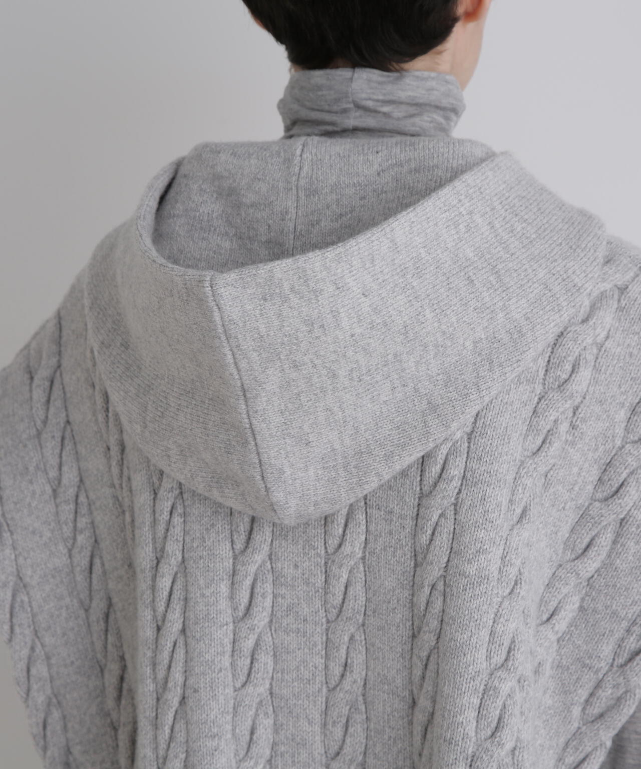 ウールミドルゲージケーブルニット