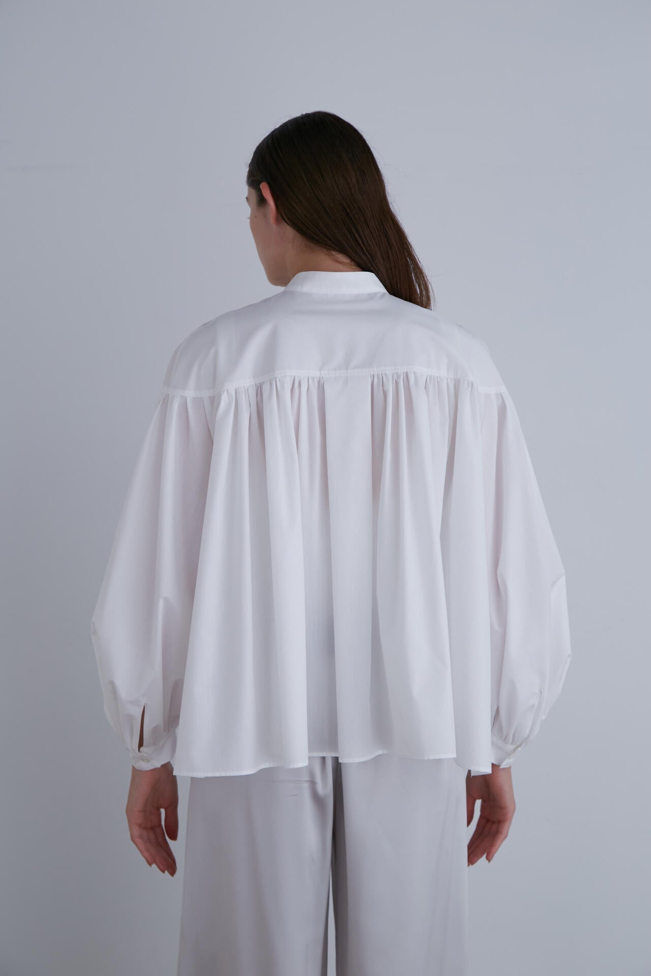 ショートタイプライターギャザーブラウス | LE PHIL（ル フィル