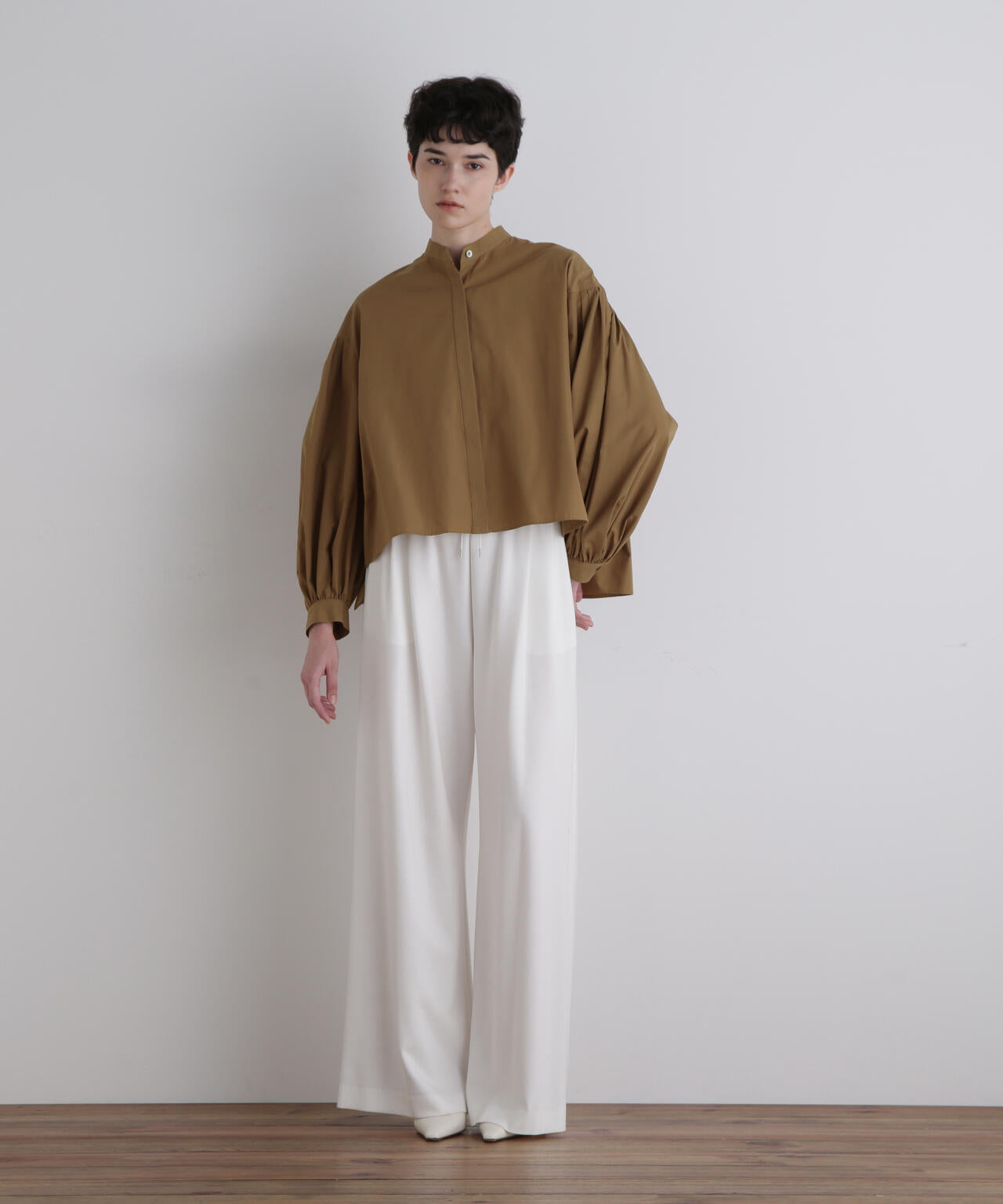 ショートタイプライターギャザーブラウス | LE PHIL（ル フィル