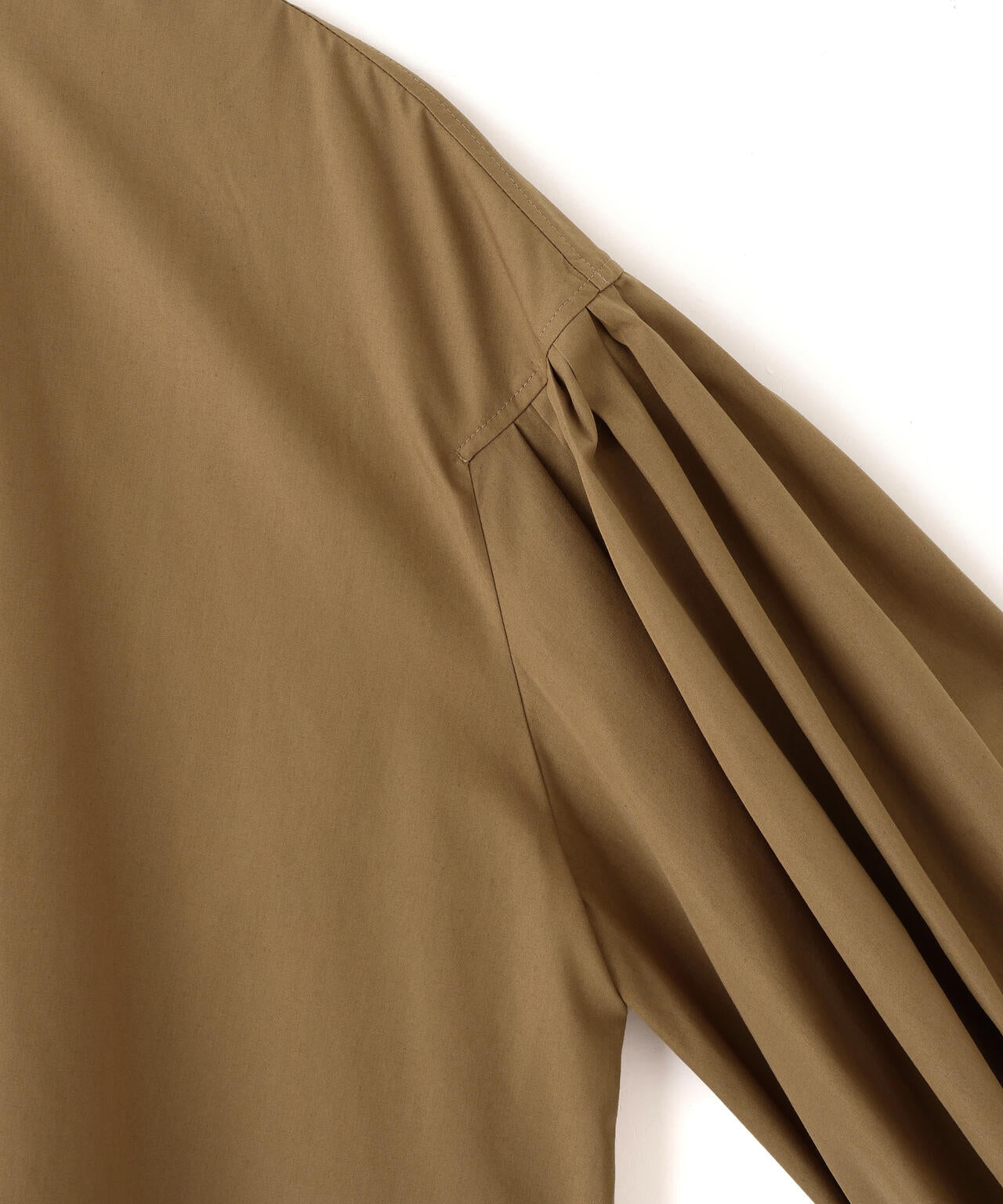 ショートタイプライターギャザーブラウス