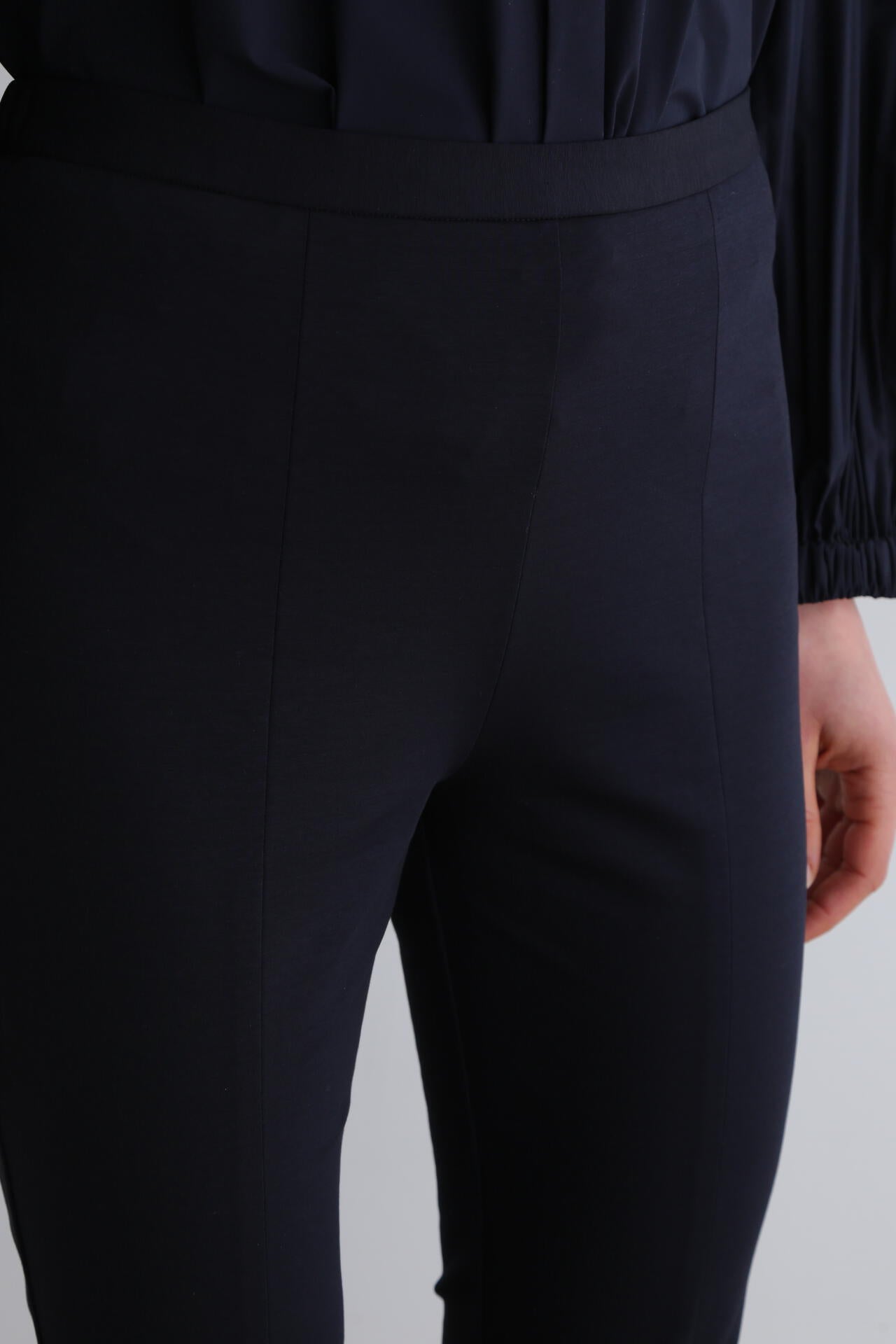 ハイストレッチフロントスリットパンツ | LE PHIL（ル フィル