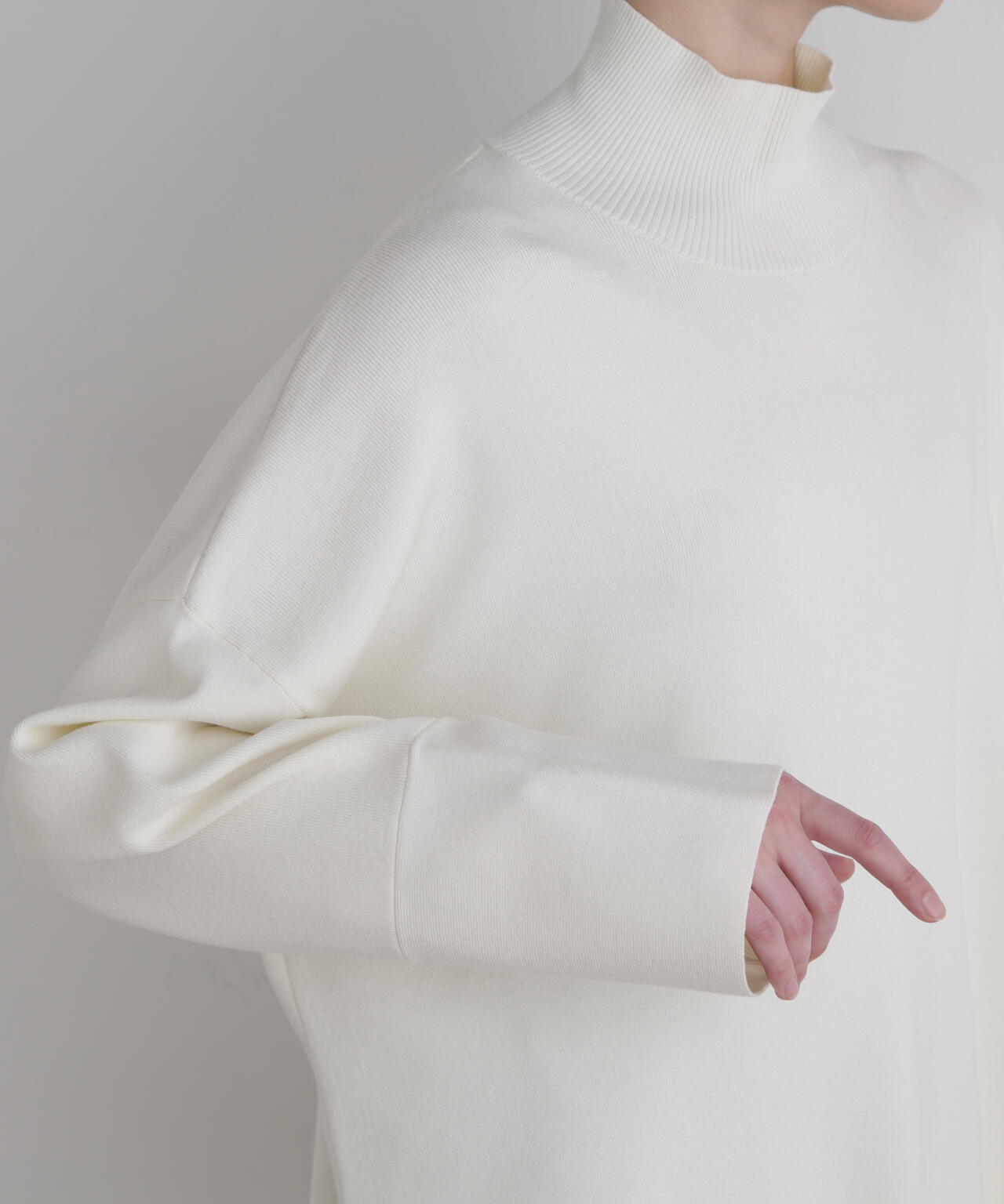 オーバーサイズプルオーバーニット