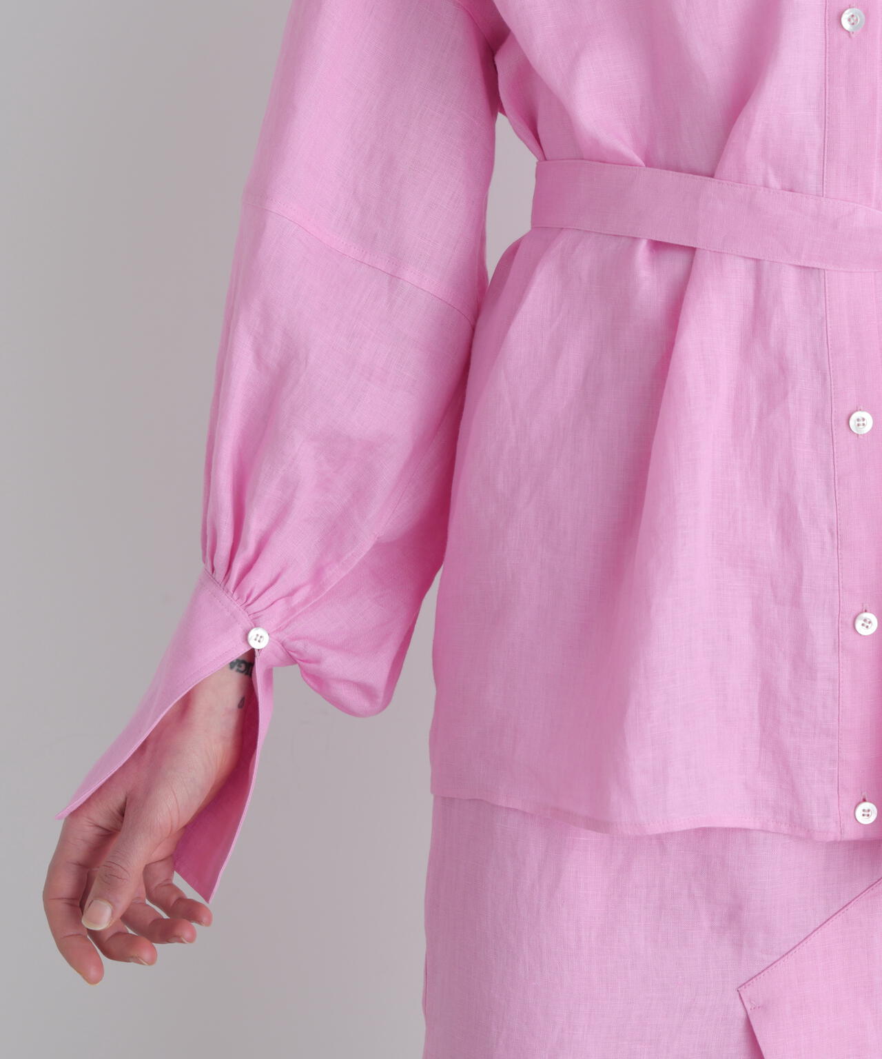 リネンブラウス