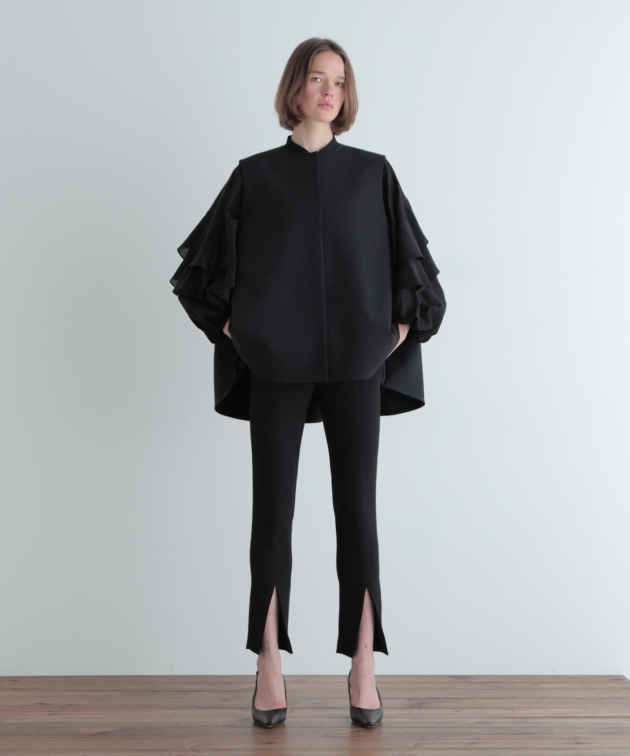 スタンドカラーフリルブラウス