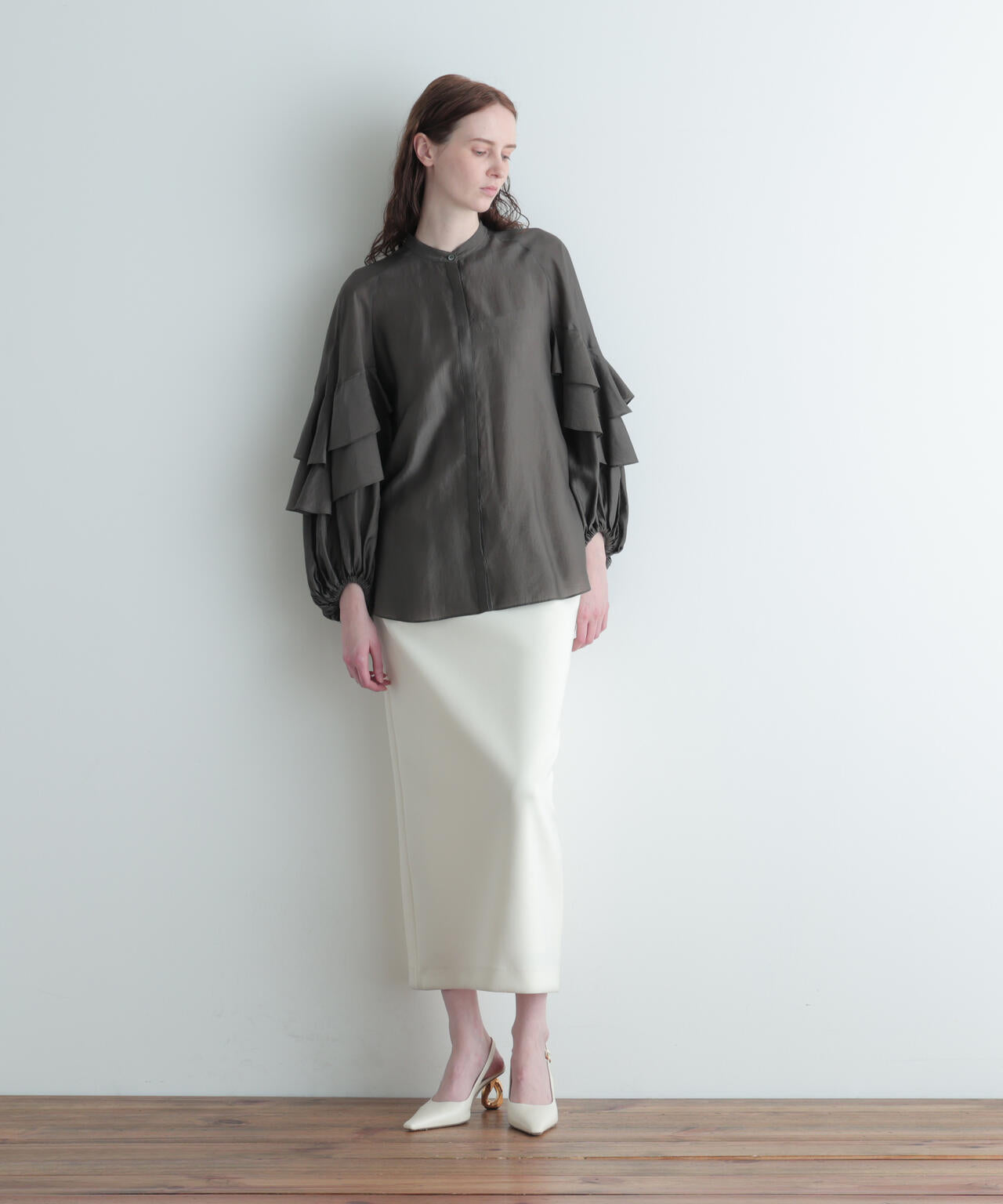 スタンドカラーフリルブラウス
