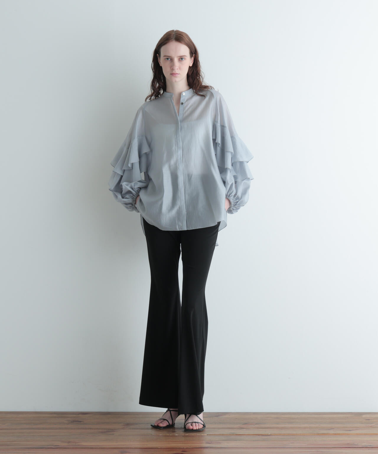 スタンドカラーフリルブラウス