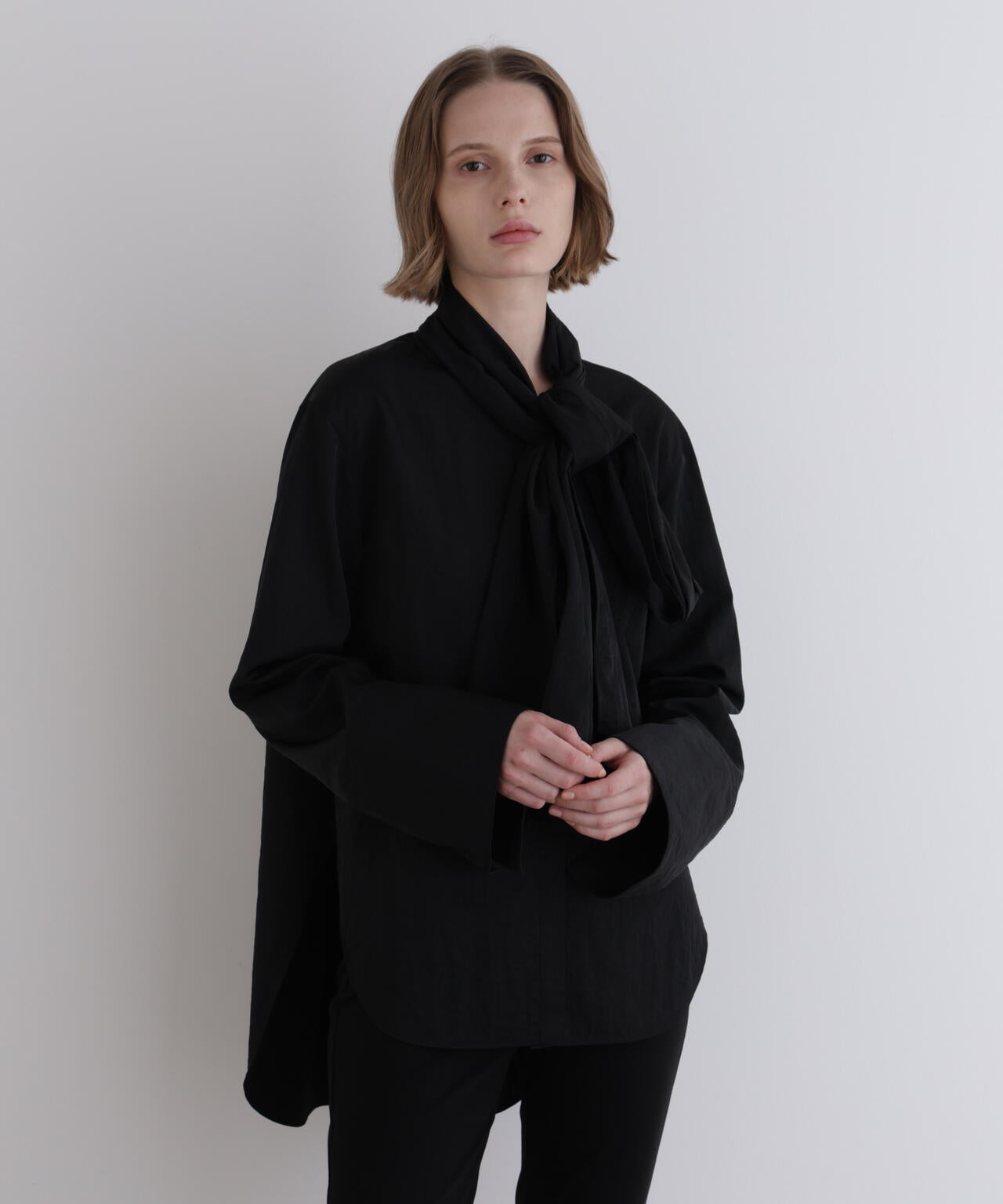 コンパクトナイロンボウタイブラウス