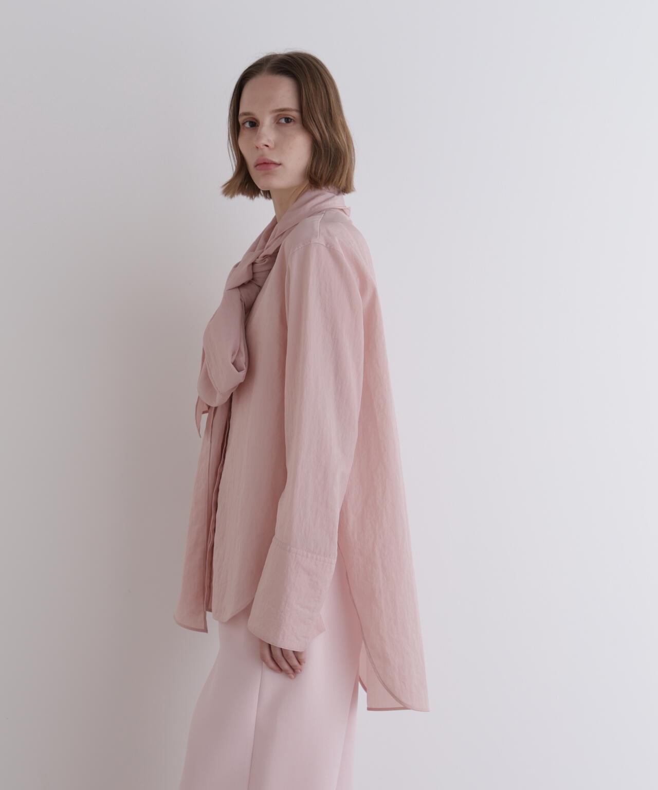 コンパクトナイロンボウタイブラウス | LE PHIL（ル フィル） ｜【公式