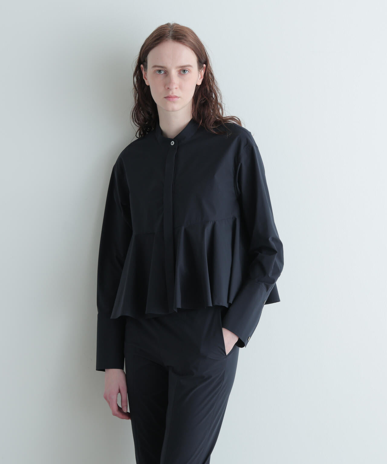 ショートペプラムブラウス